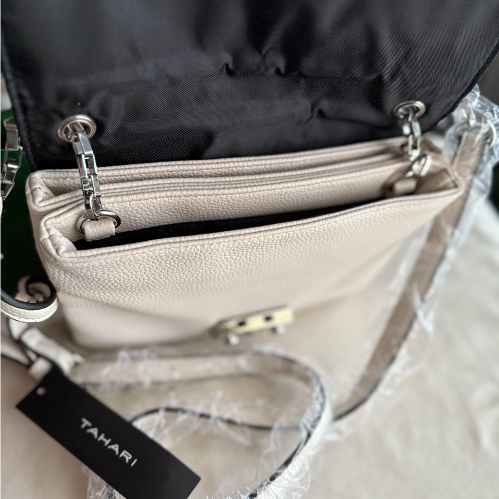 🔥 Fire Sale 🔥
NWT Tahari Cream Crossbody Bag with Silver Chain Strap - Picture 4 of 12